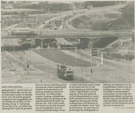 Figuur 28: Artikel in het Leidsch Dagblad betreffende de opening van de S4 tussen de aansluiting met de snelweg A44 en de Voorschoterweg. Bron: E.