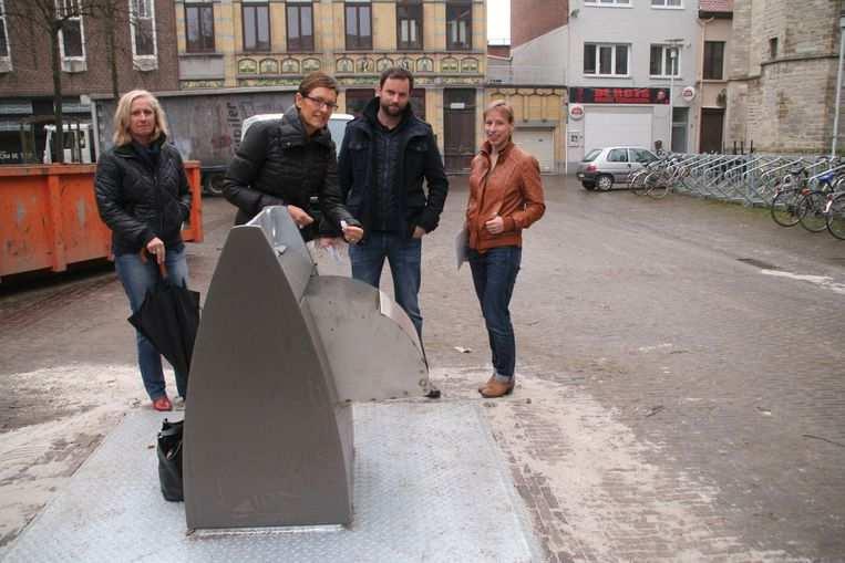 Smart Products De stad Brussel kocht 30 slimme vuilnisbakken, die in het autovrije centrum geplaatst worden.