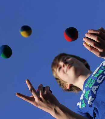 ERKENDE JEUGD-, SPORT- EN CULTUURVERENIGINGEN CIRCUSKAMPEN DANSKAMPEN TENNISKAMPEN TC ROOSENDAEL TENNISKAMPEN GRAND SLAM TIENEN TENNISSCHOOL VZW Tijdens het circuskamp komen volgende technieken aan