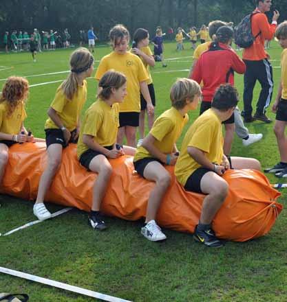 Kleurrijk leven 2400 leerlingen van 10 basisscholen kwamen op 23 september 2010 naar sportpark de Schietberg voor de tweede editie van de Amerstreek spelen.