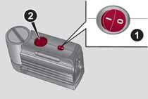 81 van de compressor in stand 0 (uit) staat, start de motor, steek de stekker in het stopcontact op de tunnelconsole (zie fig. 82) en schakel de compressor in door schakelaar 1 fig.