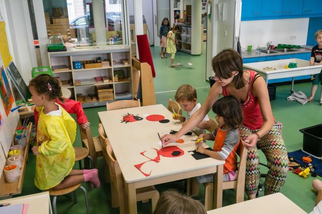 4 De zorg voor kinderen Onder zorg voor kinderen verstaan we in het algemeen het uitdragen van al die pedagogische principes en het treffen van al die didactische maatregelen, die leiden tot een