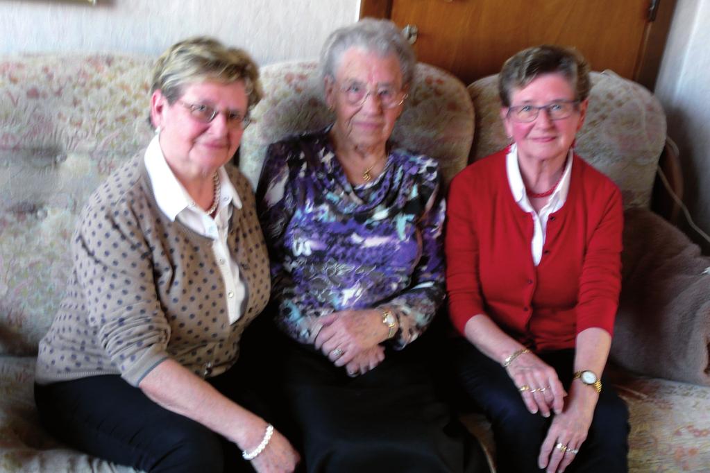 Met hartelijke gelukwensen van De Poemp: Mina Van der Veken telt 100 lentes! In 2014 vierden Maria Van der Veken (in de volksmond Mina Van Put) en Jos Heyselbergs hun 70ste huwelijksverjaardag.