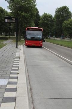 5.2. Vezelversterkt beton Voor bushaltes met een maximaal aantal stops van 360 st./dag is een minimale betondikte(vezelversterkt) van 200 mm benodigd.