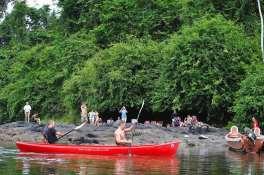 Programma 6 (boottocht / dieren spotten / zwemmen) Na uw ontbijt vertrekt u met een korjaal naar de Was Wasie stroomversnellingen, dit is een 2,5 durende boottrip.