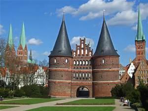 van alle deelnemende steden kreeg de leiding van de organisatie en de macht om beslissingen te nemen. Er was sprake geworden van een zekere coöperatievorm onder leiding van Lübeck.