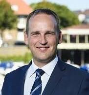een licht verstandelijke beperking schuil te gaan'', zegt Bram van Hemmen, die als burgemeester van Sliedrecht namens zijn collega's uit de politieregio Rotterdam vol op de aanpak van verwarde