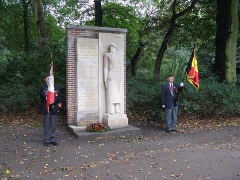 Dag van de Afdeling 5 Linie Regiment! 05 september 2015 Het monument van het 5 Linie Regiment werd destijds overgebracht van de kazerne Drubbel naar de kazerne Housmans op de Luchtbal.