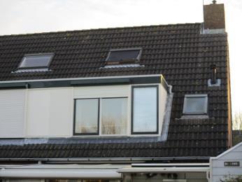 De Cv-ketel is geschikt voor aansluiting op een zonneboiler systeem en heeft een comfort warmte klassse 5. Voor het appartement is een aparte ketel aanwezig.