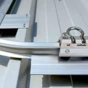 systeem wordt met bolvormige aluminium klinknagels aan de buitenkant van het daksysteem bevestigd.