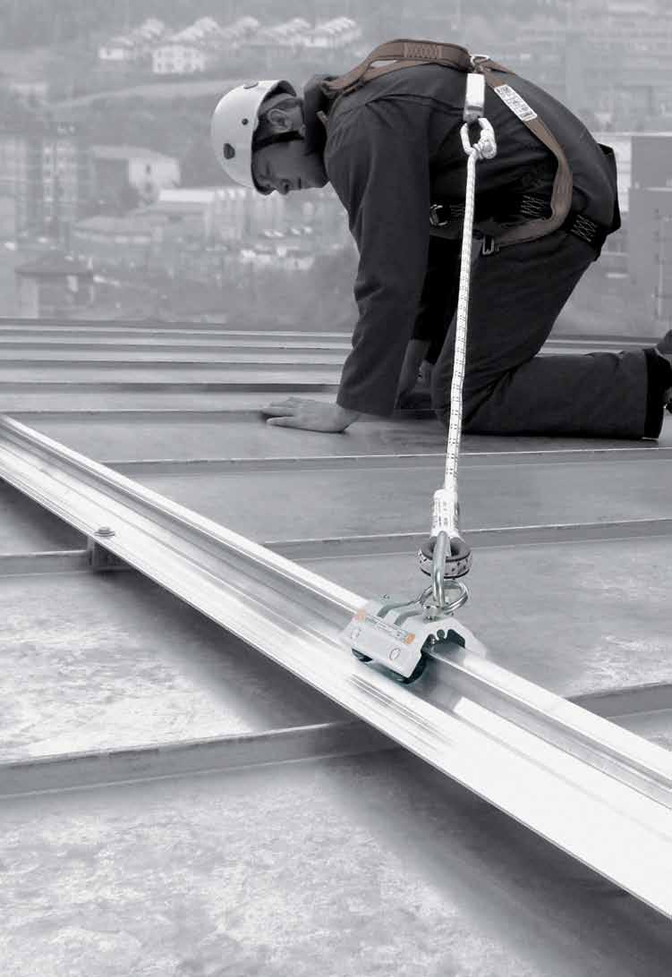 belangrijkste kenmerken en voordelen van het systeem Roofsafe is het enige direct op het dak bevestigde systeem dat geschikt is voor veranderingen in de richting en hellingshoek van het dak, zodat