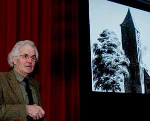 Gast van aanderweg: Ab Goutbeek deur Wim van Leussen Ab, iej bint een natuurmeanse en könt heel mooi vertelln aover vanolles en nog wat. Azzie ienmaol gangs bint dan vlög de tied umme.