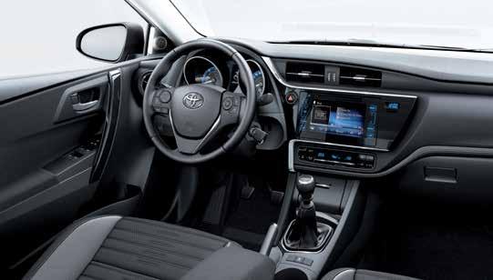 Comfort In deze uitvoering is de Auris nog aantrekkelijker, met een interieur met onder meer een 3-spaaks lederen stuurwiel en het Toyota Touch 2 multimedia systeem.