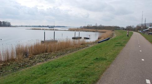 IJzergieterij Hardinxveld-Giessendam Locatie IJzergieterij De voormalige ijzergieterij aan de Rivierdijk ligt op een bijzondere locatie en op een