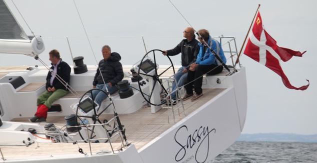 Een systeem met lazyjack of rolgrootzeil in de mast horen natuurlijk tot de mogelijkheden maar wie zich maximaal comfort wil veroorloven is de Furler Boom een hebbeding.