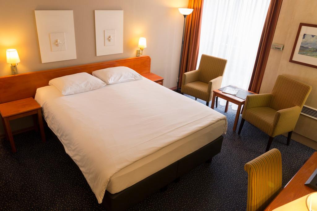 KAMERS Van der Valk Hotel Antwerpen heeft 205 kamers en suites, verdeeld over 90 standaard kamers, 69 superior kamers, 42 twin kamers, 3 junior suites en 1 suite