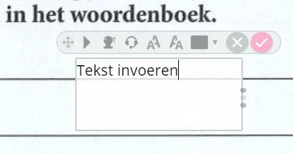 Het menu wordt uitgeklapt door op het paarse pijltje naar beneden te klikken, achteraan de werkblak, en te kiezen voor Opties. De voorleesstem, snelheid en taal kan worden gekozen.