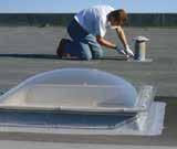 geurloze coating, die ook binnen kan toegepast worden Levensduurverwachting van minstens 10 jaar Toepassing Waterdichten van complexe dakdetails, zoals