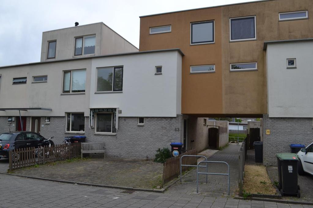 Op geliefde woonlocatie gelegen, ontzettend leuke poortwoning (hoek) in de woonwijk Oudelandshoek. De woning maakt binnen en buiten een verzorgde indruk.