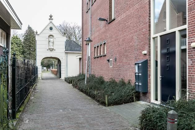 Daarnaast heeft het een uitstekende reputatie als onderwijsstad. Naast de diverse middelbare scholen, zijn er verscheidene HBO opleidingen en is er uiteraard de Universiteit van Tilburg.