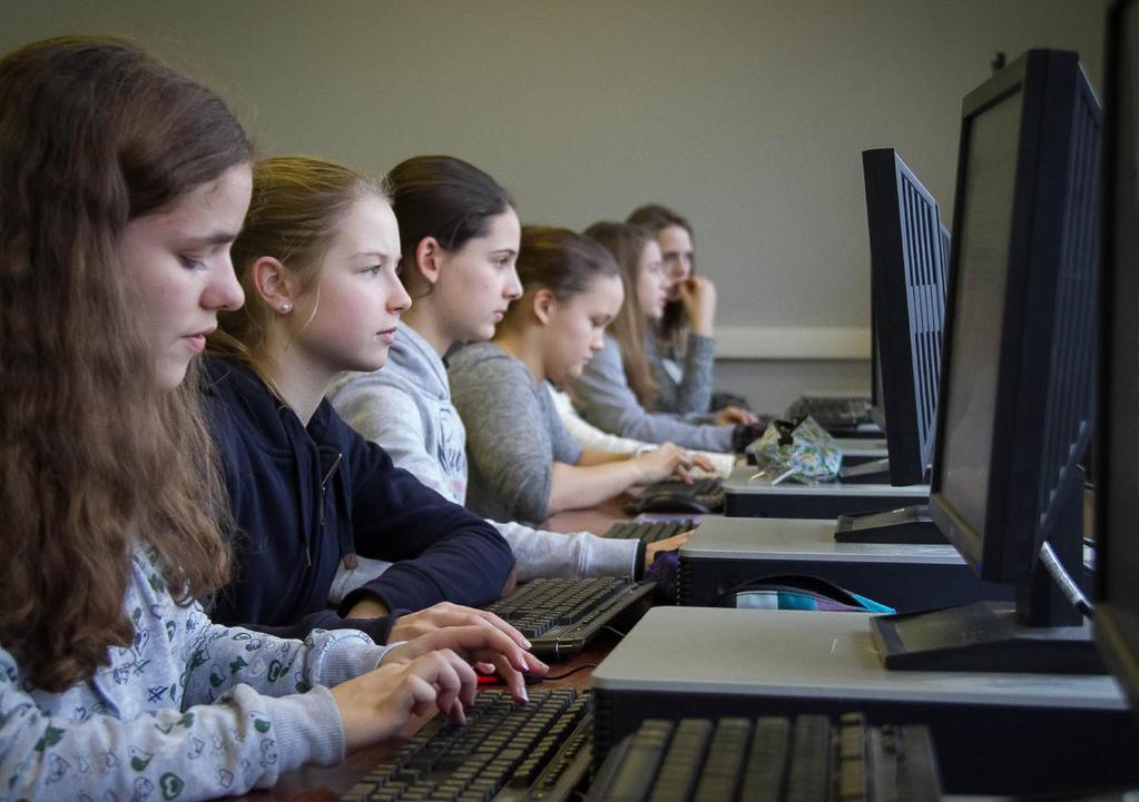 Tijdens de middagpauze zijn er verschillende activiteiten: - een inhaalmoment voor een gemiste toets; - inhaallessen voor Nederlands, Frans en wiskunde; - extra cursus ICT en blind typen; -