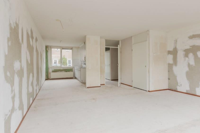 De woonkamer: De woonkamer biedt ca. 30m² aan woonoppervlakte en is hierdoor ook gemakkelijk in te delen.