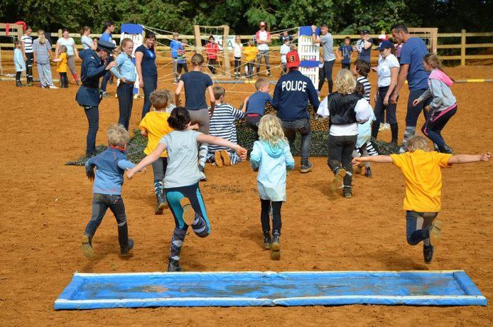 SPORTKAMPEN op de RODEBERG: Nodig je vrienden uit om samen een tof kamp te beleven SOORTEN KAMPEN Externaatskampen in eigen beheer iedere week van de vakantie vanaf 6 jaar voor de hele dagen, ideaal