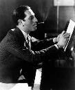 In 1924 componeerde George Gershwin in 5 weken Rhapsody in Blue. Over het ontstaan van dit werk, dat onmiddellijk een groot succes was, en de discussie erover in de muziekwereld is veel te zeggen.