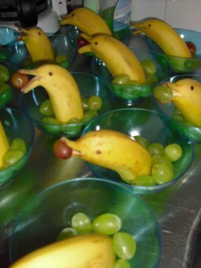 Bananendolfijnen - Bananaen - Druifen - Plastic bekers -