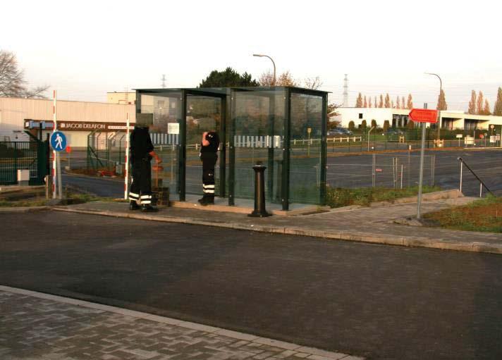 Rookverbod OVERAL VERBODEN Er werd beslist om een rokershok te plaatsen op de personeelparking.