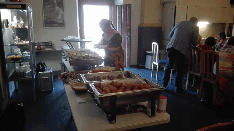 geslaagde afrikaanse maaltijd voor Clinique de Congo zondag 5 juni 2016 Op zondag 5 juni vond in de Jongerenkerk een Afrikaanse maaltijd plaats die georganiseerd en verzorgd was door het koor LIBOTA.