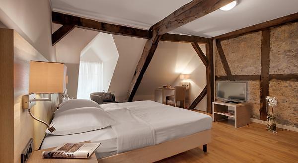 BERNKASTEL-KUES TEL : +49 6531 96650 WEB : www.