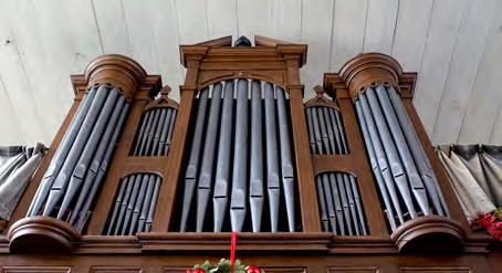 broers van Berndt Huesz uit het Duitse Glückstadt. In 1666 kwam een neef van Huesz (Husz, Huess), met de voornaam Arp, als meubelmaker bij hem in dienst en werd vervolgens opgeleid tot orgelmaker.