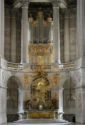 Tijdens het avondconcert speelt De Vries de integrale uitvoering van Couperins Messe Solennelle, aangevuld met Gregoriaans gezang zoals dat destijds gebruikelijk was tijdens de mis.