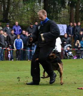 Op de ochtend van 2de paasdag hadden zich dus 5 enthousiaste combinaties gemeld op het terrein bij PHDC "De Verdediger" in Amersfoort. Na dat iedereen zich ingeschreven had startte om 10.