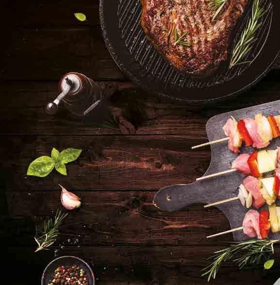 GEZELLIG TAFELEN Fondue Kruidenballetjes Spekrolletjes Varkensfilet Tepan Yaki Scampi zalmsteak steak maison varkensoester gemengde saté Kindergourmet Hamburger Kippeschnitsel Gourmet