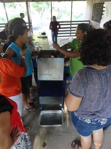 Uitwisseling West Suriname ontvangt vrouwen uit Para, Palumeu, Oost Suriname en Belize Etta Williams Van 1 tot 5 november jongstleden was er een uitwisseling tussen vrouwen uit Pierrekondre/Kumbasi,