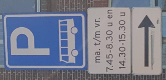 Verkeerssituatie rond school Af en toe kijken we wat angstig naar het verkeer rond onze school. We zien hier en daar wat onveilige situaties ontstaan, die wij als volwassenen kunnen voorkomen.