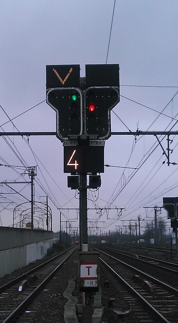 Een pijl wijst naar het spoor waarop het merkbord betrekking heeft.