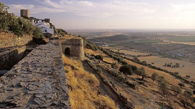 Photo: Monsaraz Turismo do Alentejo Gewijde plaatsen Van Noord- tot Zuid-Portugal en op de eilanden zijn er talrijke gewijde plaatsen die een bezoek waard zijn, maar ze komen allemaal tot een