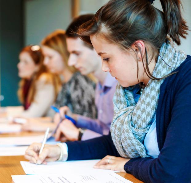 De voorbeelden die in de cursus worden gebruikt, komen dan ook uit de praktijk waardoor de theorie vlug duidelijk wordt.