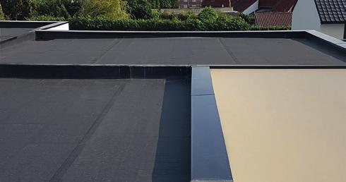 PROJECT IN DE KIJKER SecuOne EPDM met Pre-tape op plat dak nieuw appartementsblok SecuOne EPDM van VM Building Solutions op het platte dak van een nieuw appartementsblok.