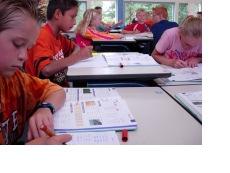 TULE - NEDERLANDS KERNDOEL 6 106 TULE inhouden & activiteiten Nederlands Kerndoel 6 De leerlingen leren informatie en meningen te ordenen bij het lezen van school- en studieteksten en andere