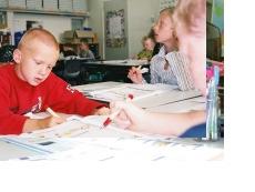 TULE - NEDERLANDS KERNDOEL 9 142 TULE inhouden & activiteiten Nederlands Kerndoel 9 De leerlingen krijgen plezier in het lezen en schrijven van voor hen bestemde verhalen, gedichten en informatieve