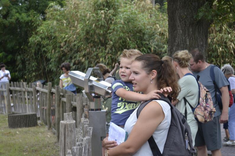 Vanuit de oudercommissie Hallo allemaal, Mijn naam is Marieke Maassen van den Brink en sinds een tijdje zit ik samen met Christine en Tamara in de oudercommissie van de peuterspeelzaal.