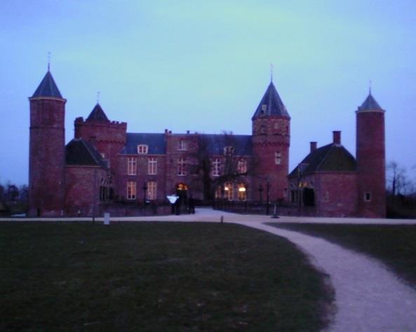 Weekend VLOK-CI Tijdens de paasvakantie ging het eerste weekend van VLOK-CI door. Het kasteel van Westhove bij Domburg in Zeeland was het decor van een leuke driedaagse voor verschillende families.