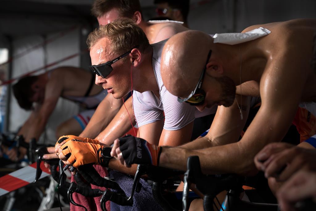 Wielrenners worstelen zich naar 8e plek op militair WK 31 juli 2018 13:59 De sportieve arm van het grote Rusland strekte zich gisteren uit tot het kleine Chaam in Brabant.