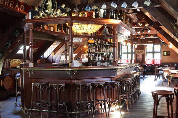 Onze locaties De Irish Pub: Wanneer u de Irish Pub instapt, waant u zich in een echte Ierse kroeg in Dublin.