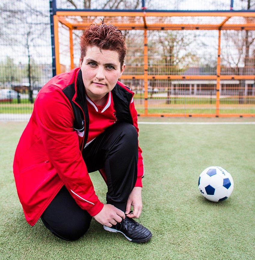 Straatvoetbal op de Dam Naam: Suzanne Stel Leeftijd: 32 jaar Instelling: RIBW/RIMO Wat deed je voordat je in de opvang terechtkwam?