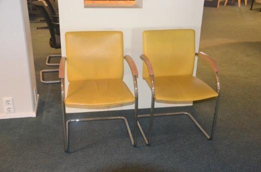 cm hoog 15 Vergaderstoelen Thonet 2 70 Sledeframe chroom vv houten